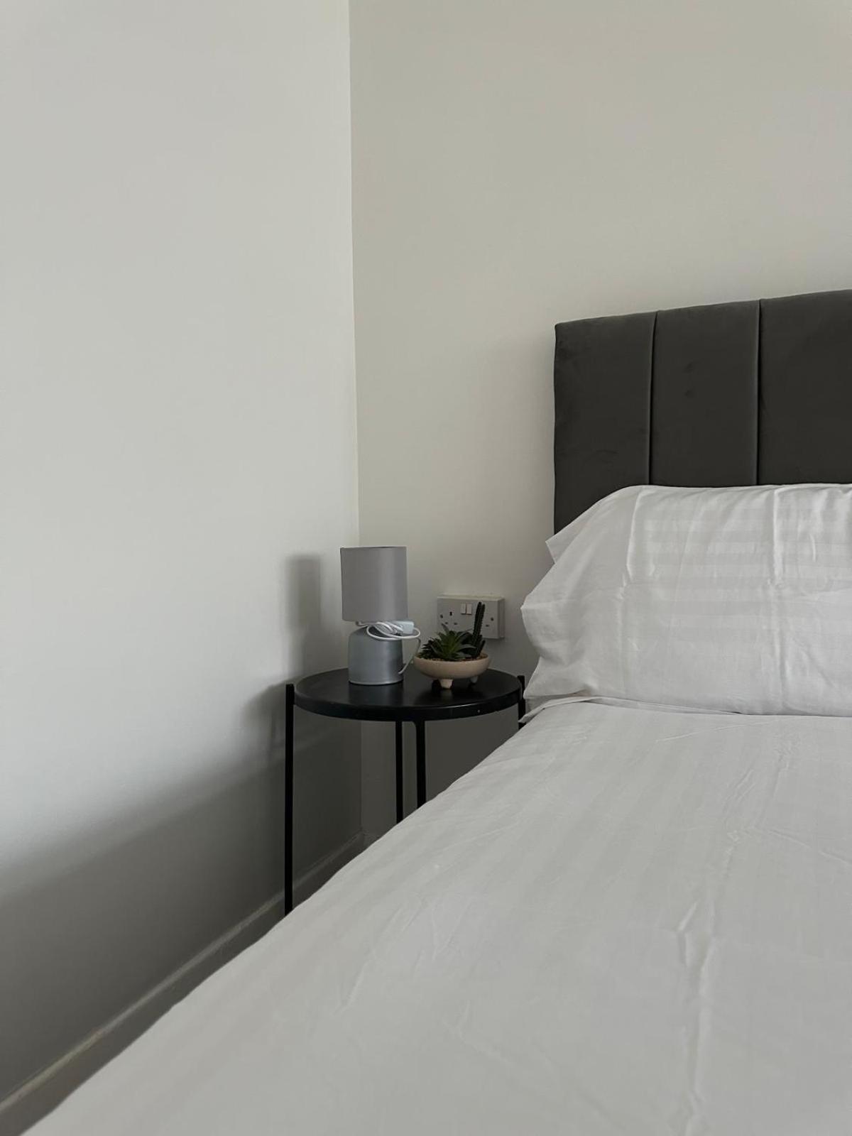 Modern Room In A 4 Bedroom Flat In London, Shared Bathroom! Londres Exterior foto