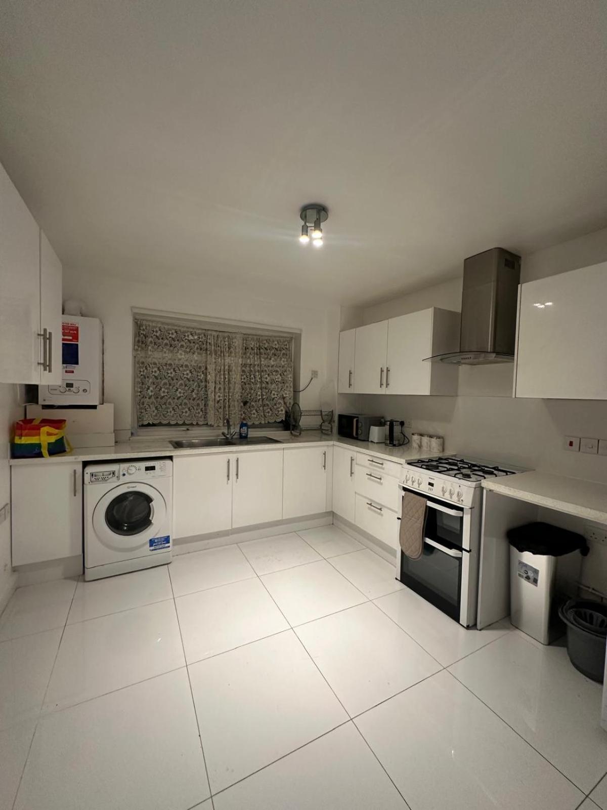 Modern Room In A 4 Bedroom Flat In London, Shared Bathroom! Londres Exterior foto