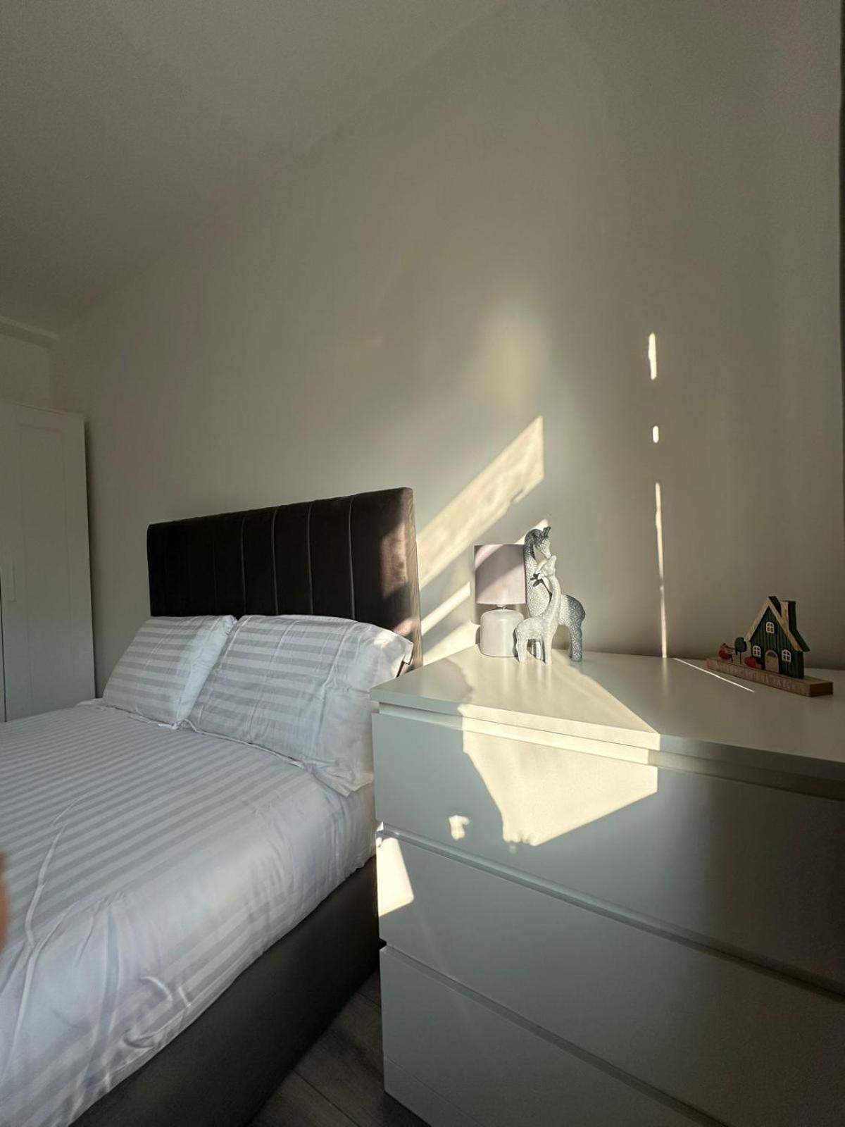 Modern Room In A 4 Bedroom Flat In London, Shared Bathroom! Londres Exterior foto