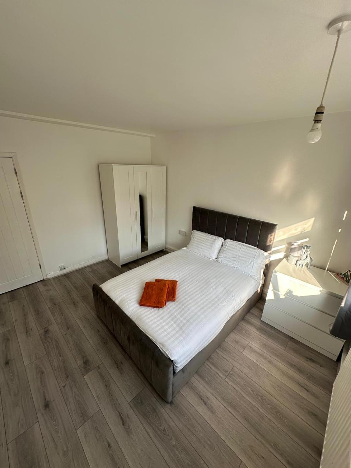 Modern Room In A 4 Bedroom Flat In London, Shared Bathroom! Londres Exterior foto