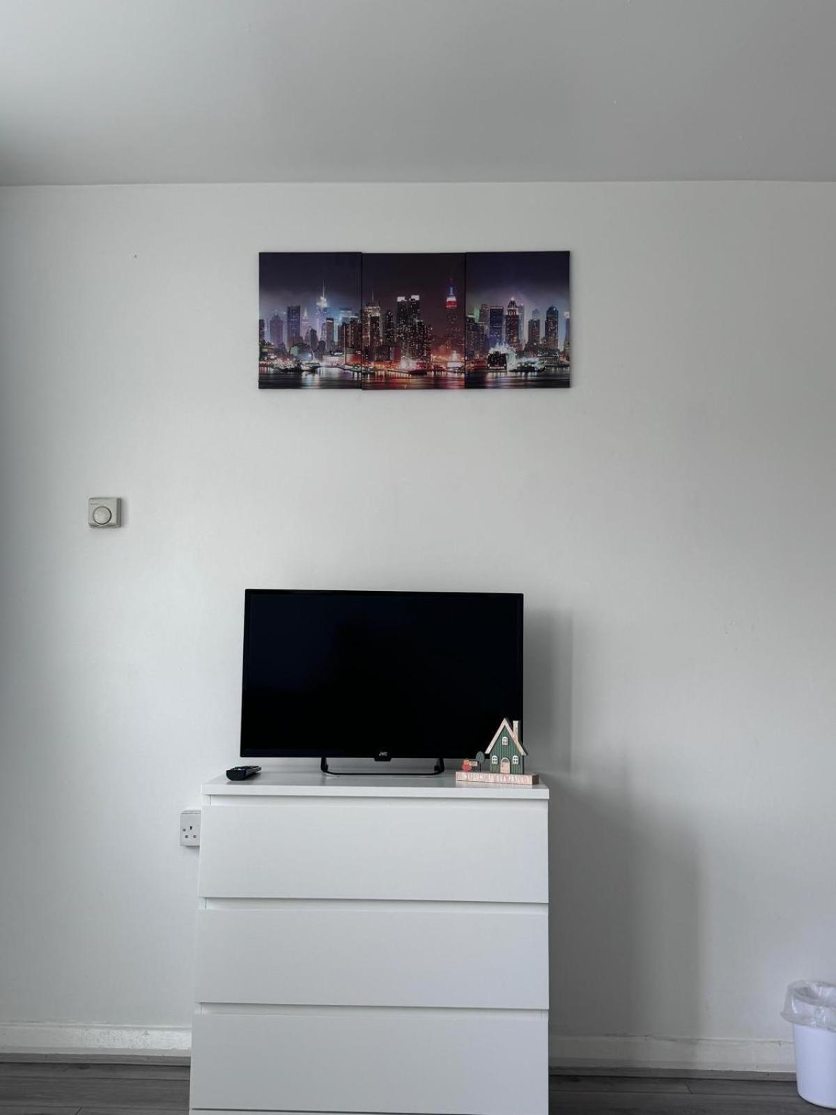 Modern Room In A 4 Bedroom Flat In London, Shared Bathroom! Londres Exterior foto